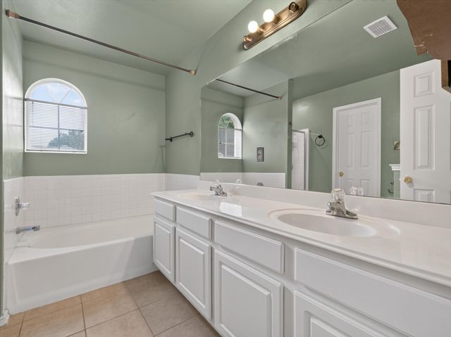 1901 Le Sage Court, Denton, TX 76208