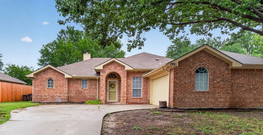 1901 Le Sage Court, Denton, TX 76208