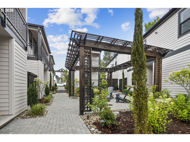 242 G Ave, Lake Oswego, OR 97034