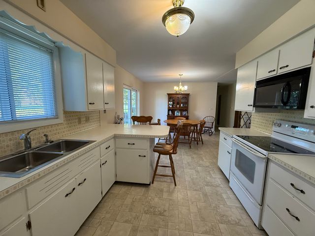 518 Pensacola Drive, Bay City, MI 48708