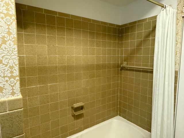 518 Pensacola Drive, Bay City, MI 48708