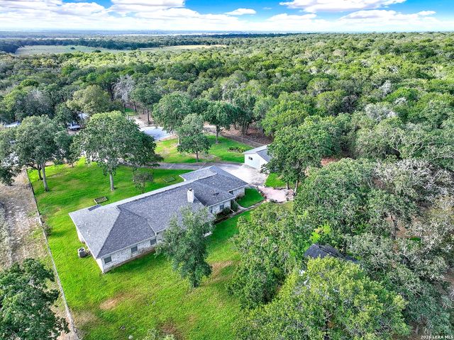 330 Blackjack Rd, La Vernia, TX 78121
