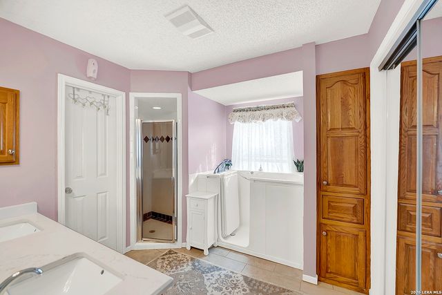 330 Blackjack Rd, La Vernia, TX 78121
