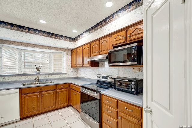 330 Blackjack Rd, La Vernia, TX 78121