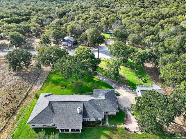 330 Blackjack Rd, La Vernia, TX 78121