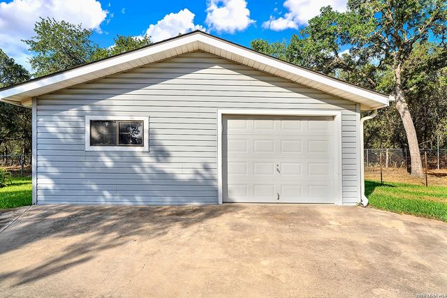 330 Blackjack Rd, La Vernia, TX 78121
