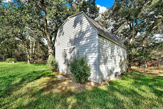330 Blackjack Rd, La Vernia, TX 78121