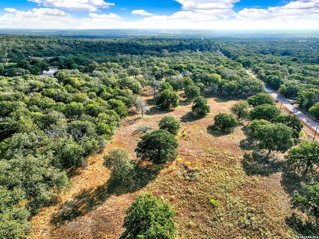 330 Blackjack Rd, La Vernia, TX 78121