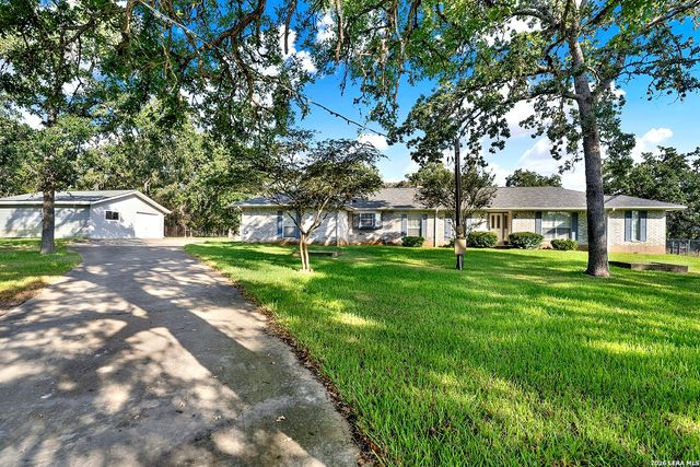 330 Blackjack Rd, La Vernia, TX 78121
