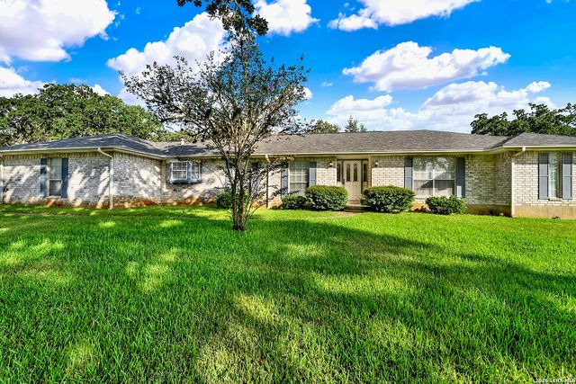 330 Blackjack Rd, La Vernia, TX 78121