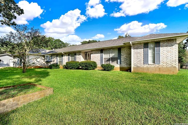 330 Blackjack Rd, La Vernia, TX 78121