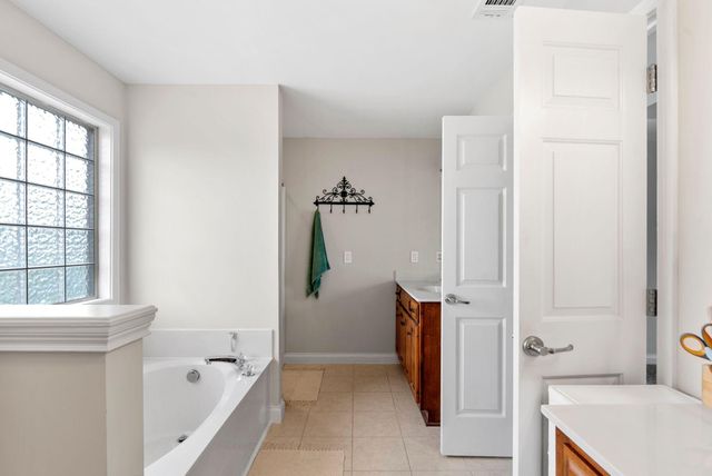 135 Shinnecock Hills Drive, Georgetown, KY 40324