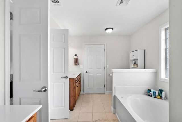 135 Shinnecock Hills Drive, Georgetown, KY 40324