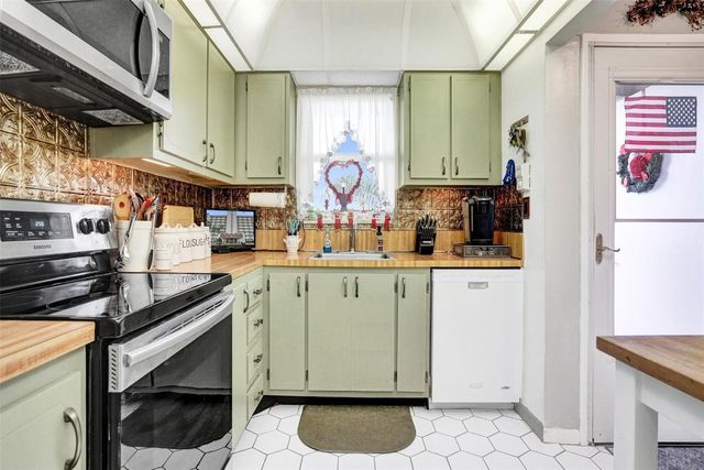 5900 NW 44th Street 505, Lauderhill, FL 33319