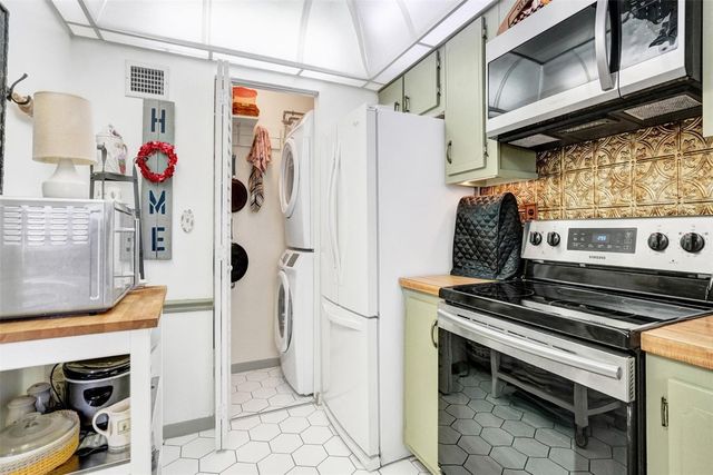 5900 NW 44th Street 505, Lauderhill, FL 33319