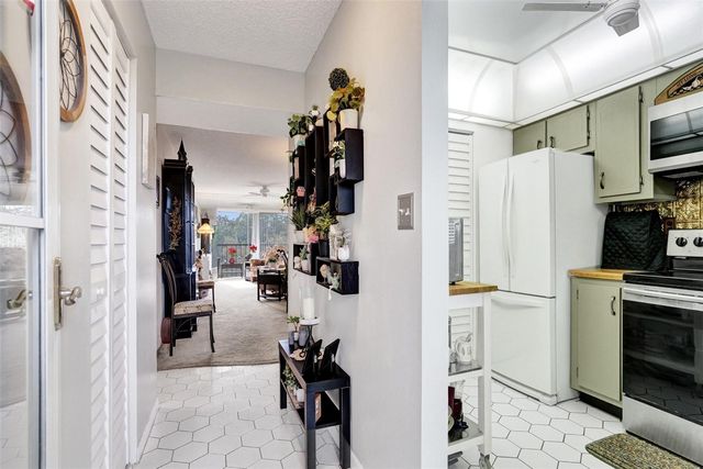 5900 NW 44th Street 505, Lauderhill, FL 33319