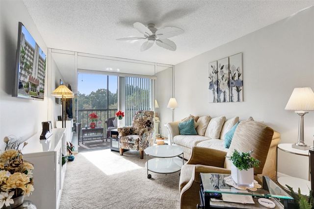 5900 NW 44th Street 505, Lauderhill, FL 33319