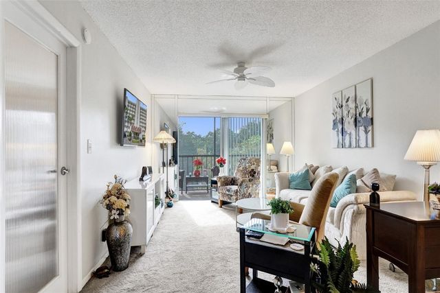 5900 NW 44th Street 505, Lauderhill, FL 33319