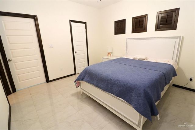 208 E Esperanza Avenue, Mission, TX 78574