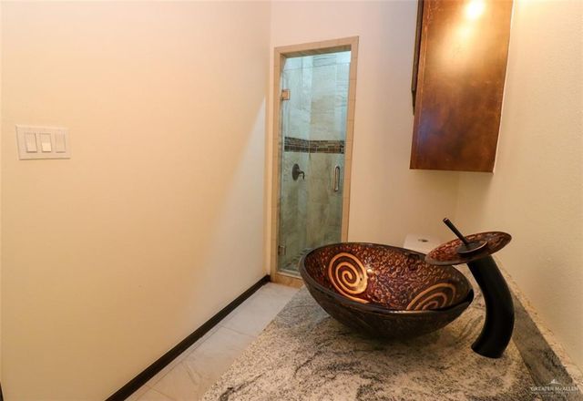 208 E Esperanza Avenue, Mission, TX 78574