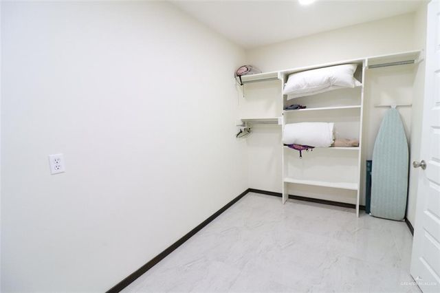 208 E Esperanza Avenue, Mission, TX 78574