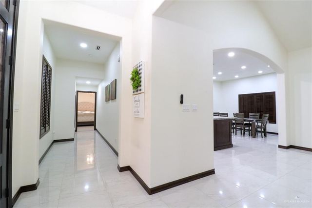 208 E Esperanza Avenue, Mission, TX 78574