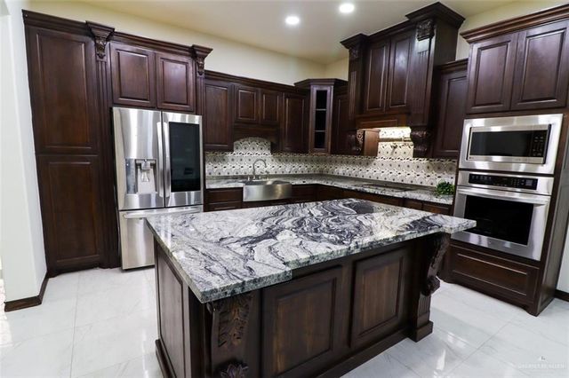 208 E Esperanza Avenue, Mission, TX 78574