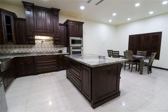 208 E Esperanza Avenue, Mission, TX 78574