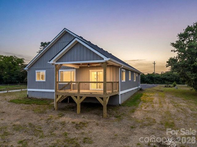 120 Grandview Lane, Hendersonville, NC 28791