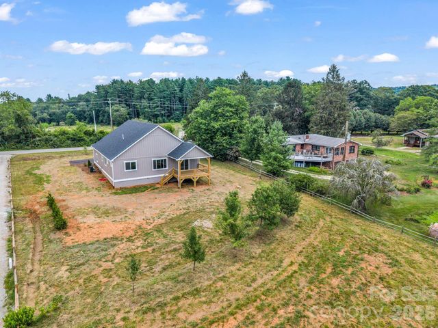 120 Grandview Lane, Hendersonville, NC 28791