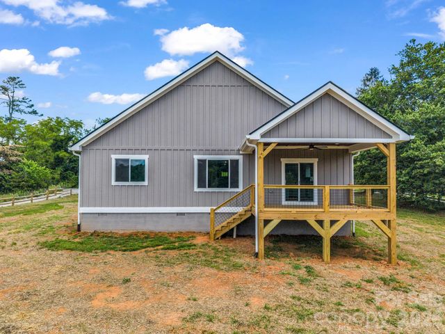 120 Grandview Lane, Hendersonville, NC 28791