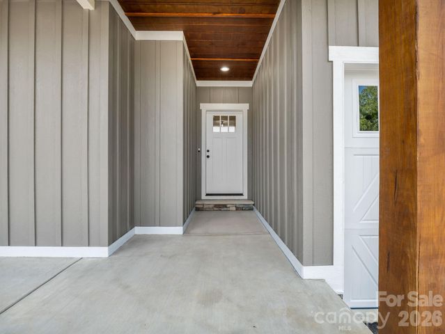 120 Grandview Lane, Hendersonville, NC 28791