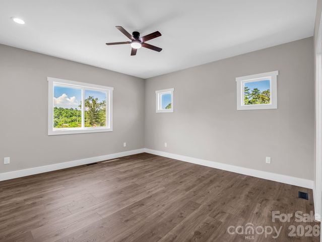 120 Grandview Lane, Hendersonville, NC 28791