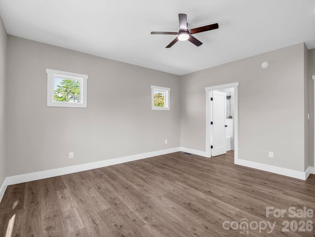 120 Grandview Lane, Hendersonville, NC 28791