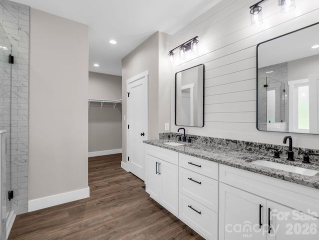 120 Grandview Lane, Hendersonville, NC 28791