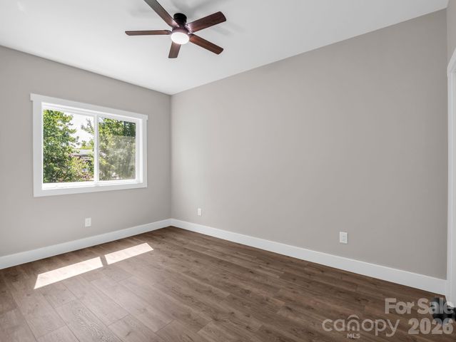 120 Grandview Lane, Hendersonville, NC 28791