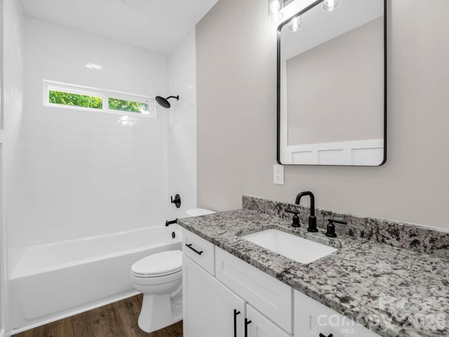 120 Grandview Lane, Hendersonville, NC 28791