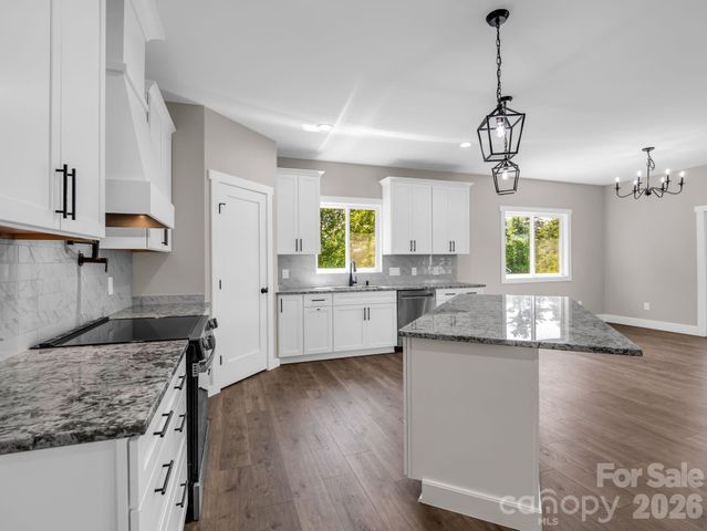 120 Grandview Lane, Hendersonville, NC 28791