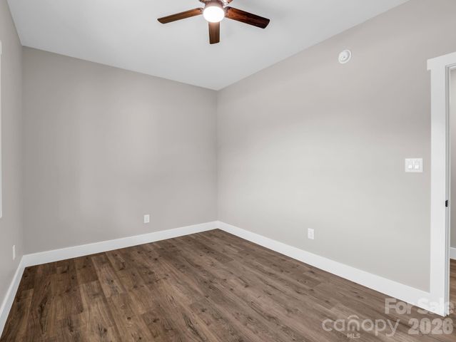 120 Grandview Lane, Hendersonville, NC 28791