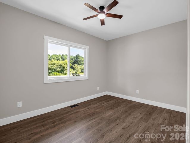 120 Grandview Lane, Hendersonville, NC 28791