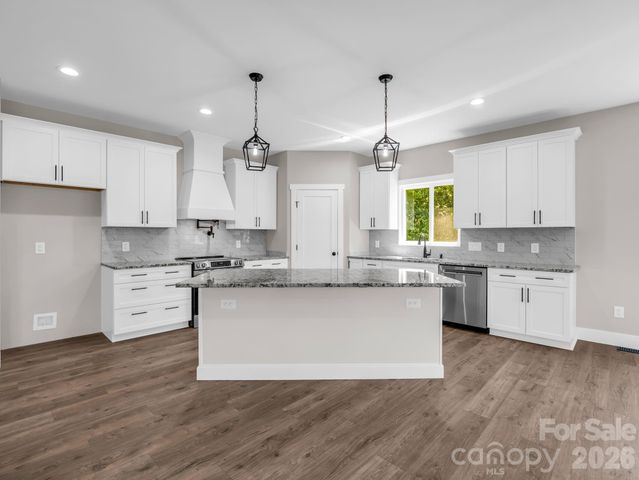 120 Grandview Lane, Hendersonville, NC 28791