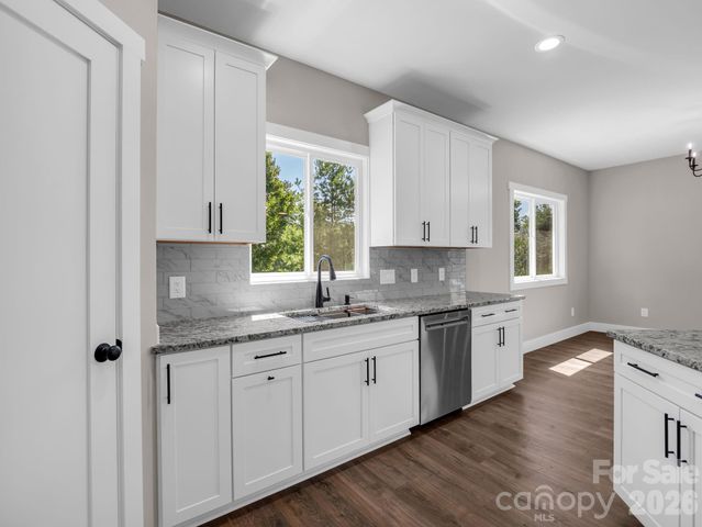 120 Grandview Lane, Hendersonville, NC 28791