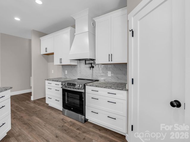 120 Grandview Lane, Hendersonville, NC 28791