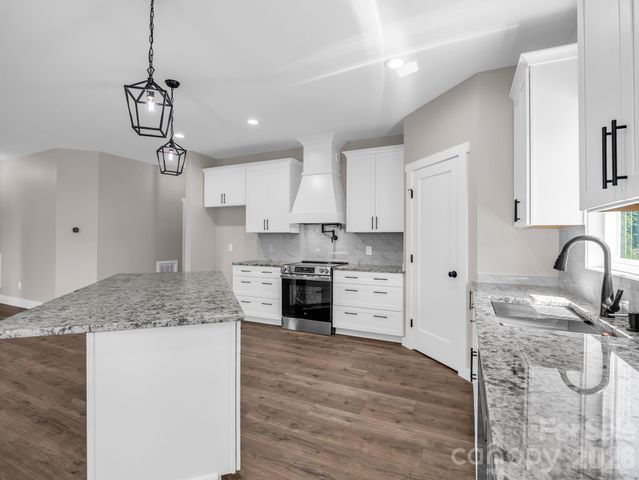 120 Grandview Lane, Hendersonville, NC 28791
