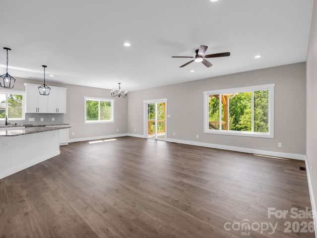 120 Grandview Lane, Hendersonville, NC 28791