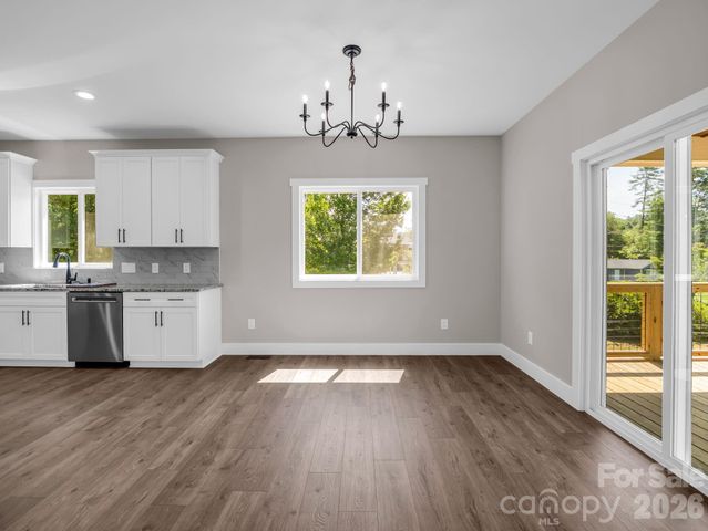 120 Grandview Lane, Hendersonville, NC 28791