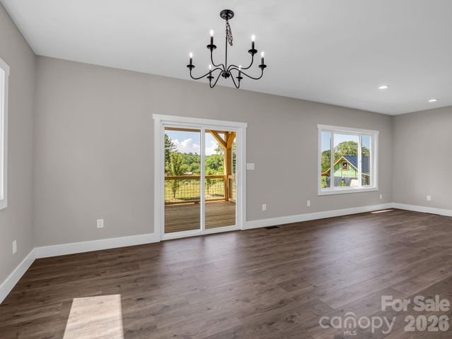 120 Grandview Lane, Hendersonville, NC 28791