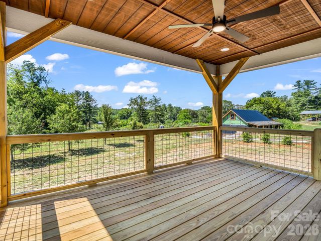 120 Grandview Lane, Hendersonville, NC 28791