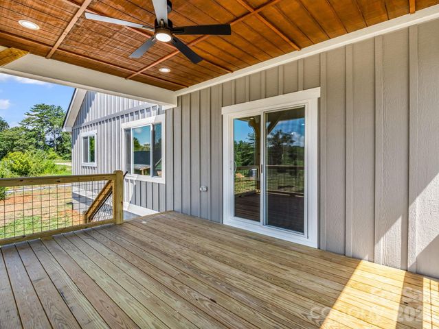 120 Grandview Lane, Hendersonville, NC 28791