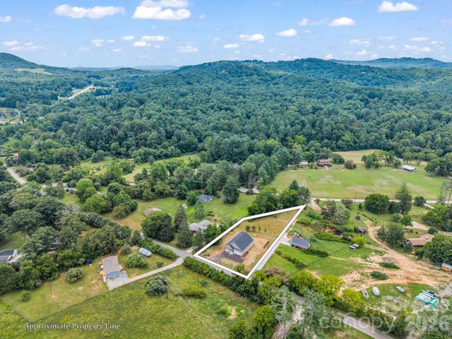 120 Grandview Lane, Hendersonville, NC 28791